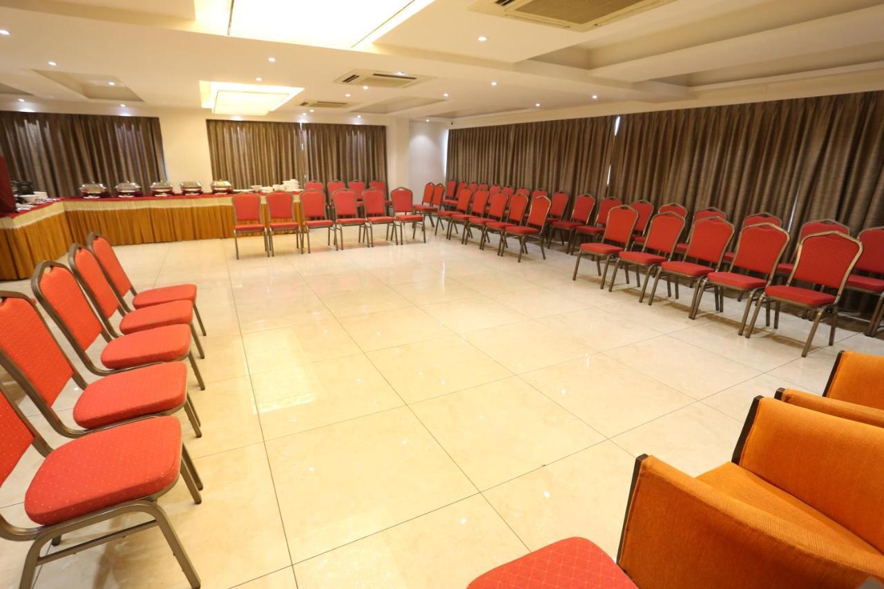 The Park Residency Otel Amhedabad Dış mekan fotoğraf