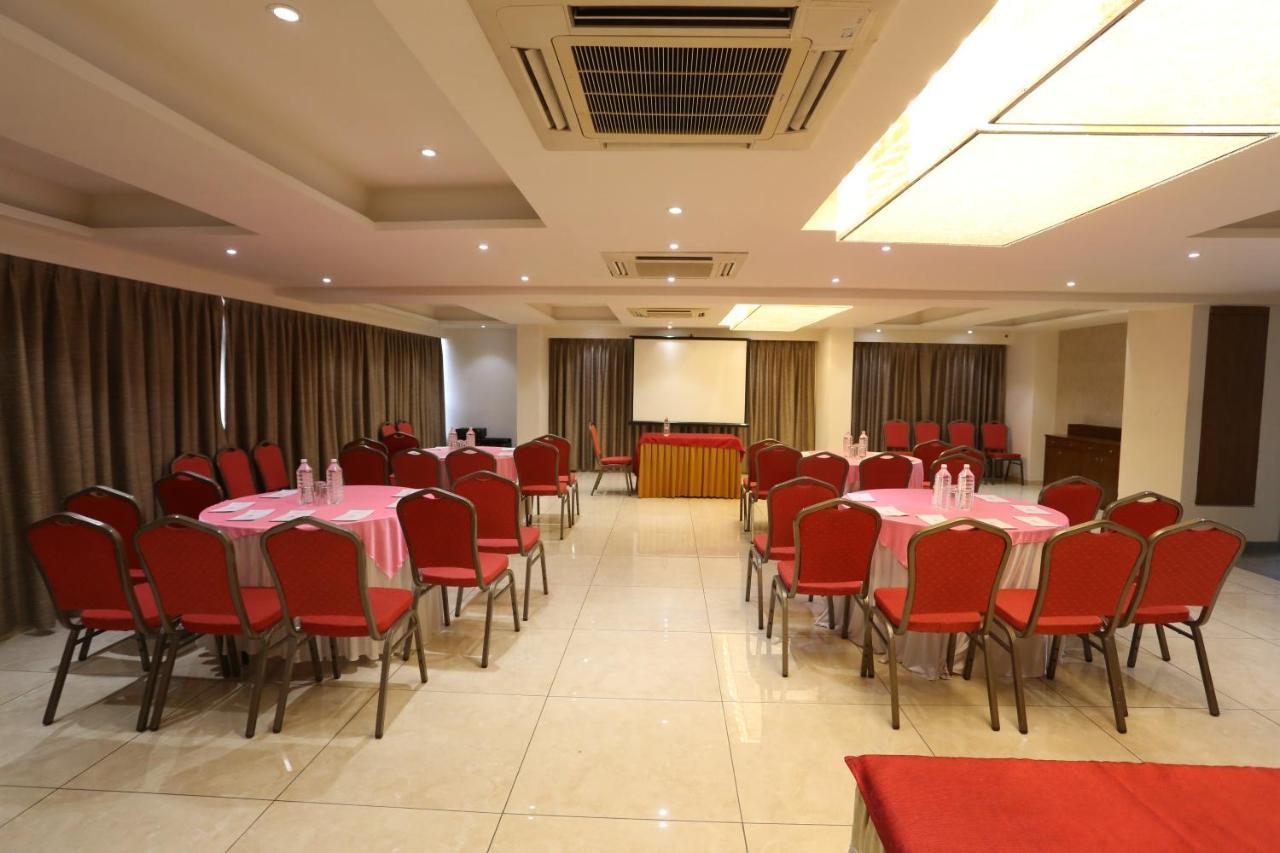 The Park Residency Otel Amhedabad Dış mekan fotoğraf